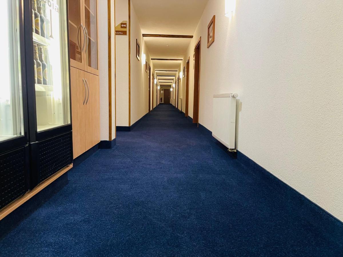Mengen Hotel Zum Fliegerwirt מראה חיצוני תמונה