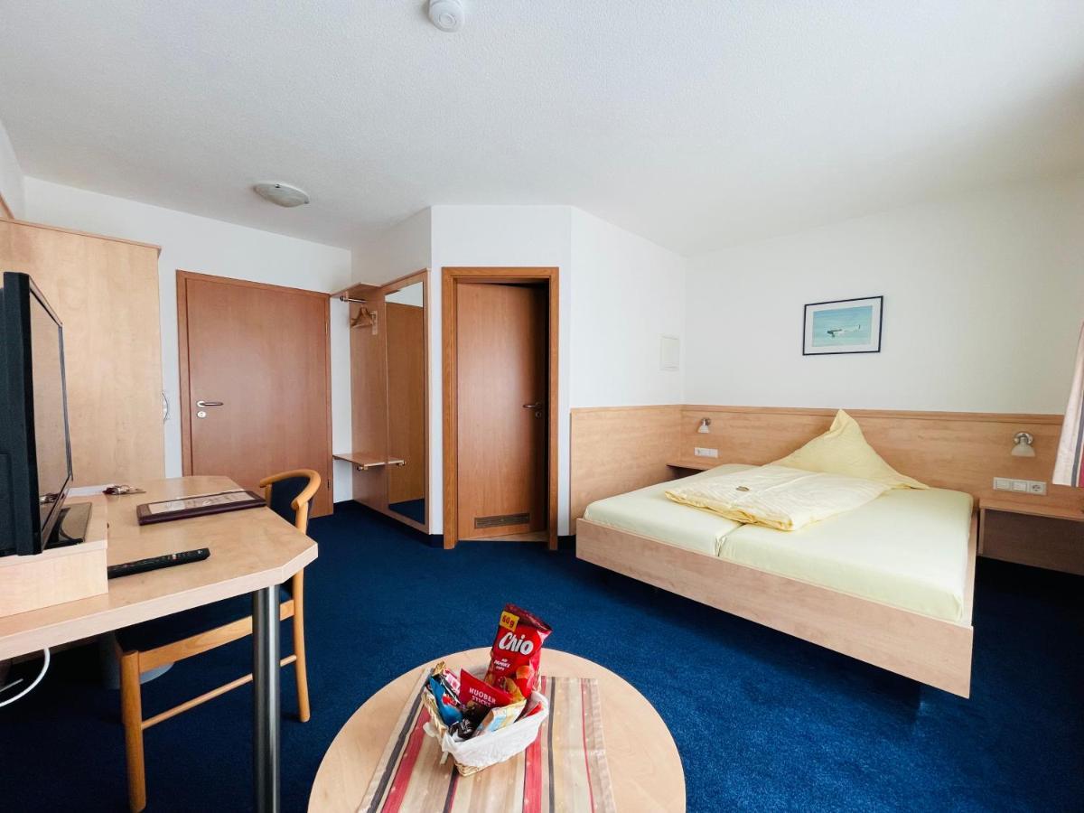 Mengen Hotel Zum Fliegerwirt מראה חיצוני תמונה