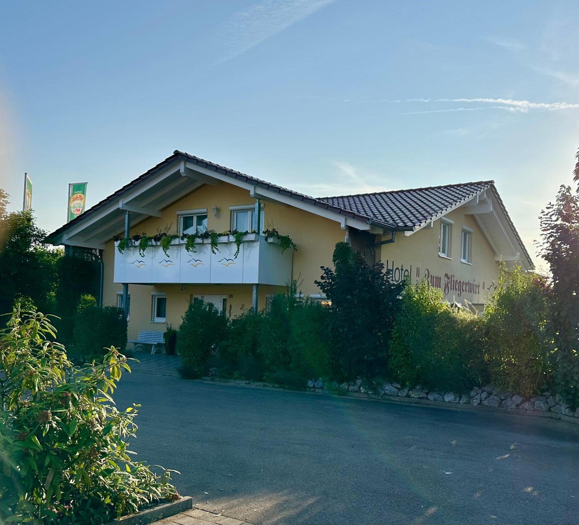Mengen Hotel Zum Fliegerwirt מראה חיצוני תמונה