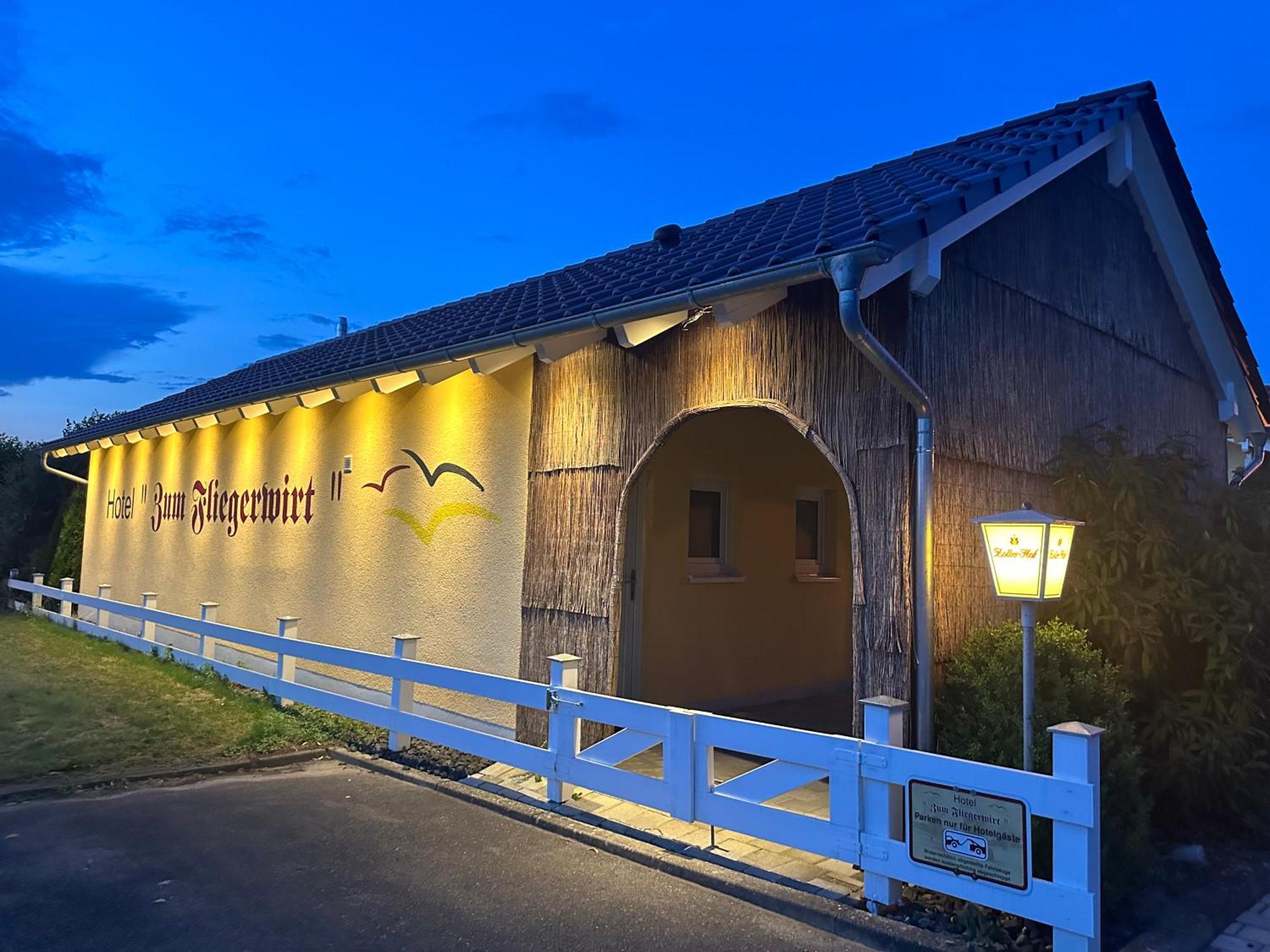 Mengen Hotel Zum Fliegerwirt מראה חיצוני תמונה