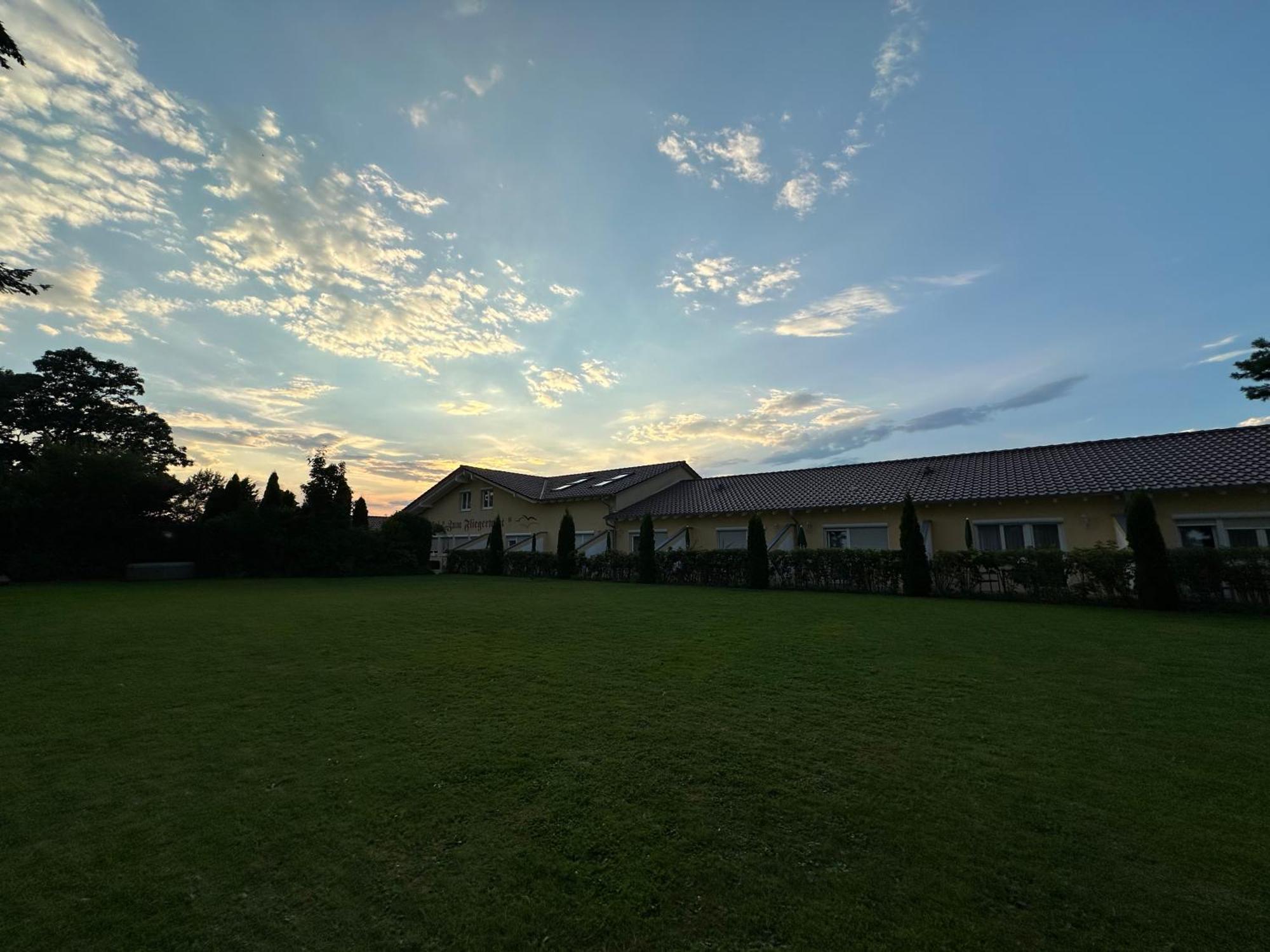 Mengen Hotel Zum Fliegerwirt מראה חיצוני תמונה