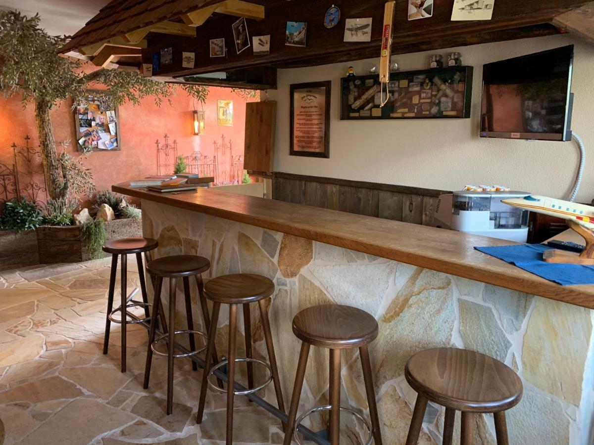 Mengen Hotel Zum Fliegerwirt מראה חיצוני תמונה