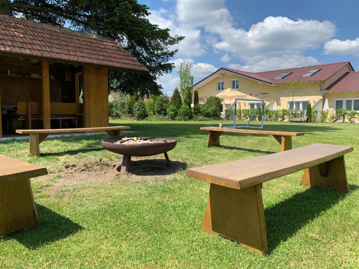 Mengen Hotel Zum Fliegerwirt מראה חיצוני תמונה